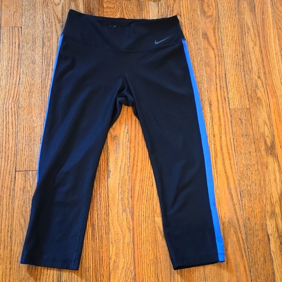 Nike Pants - Nike Dri Fit Capri S